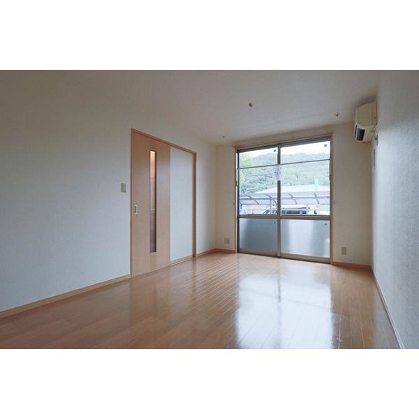 居室・リビング　同じ建物の別のお部屋