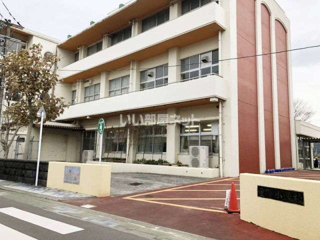 小学校　愛野小学校（小学校）まで661m