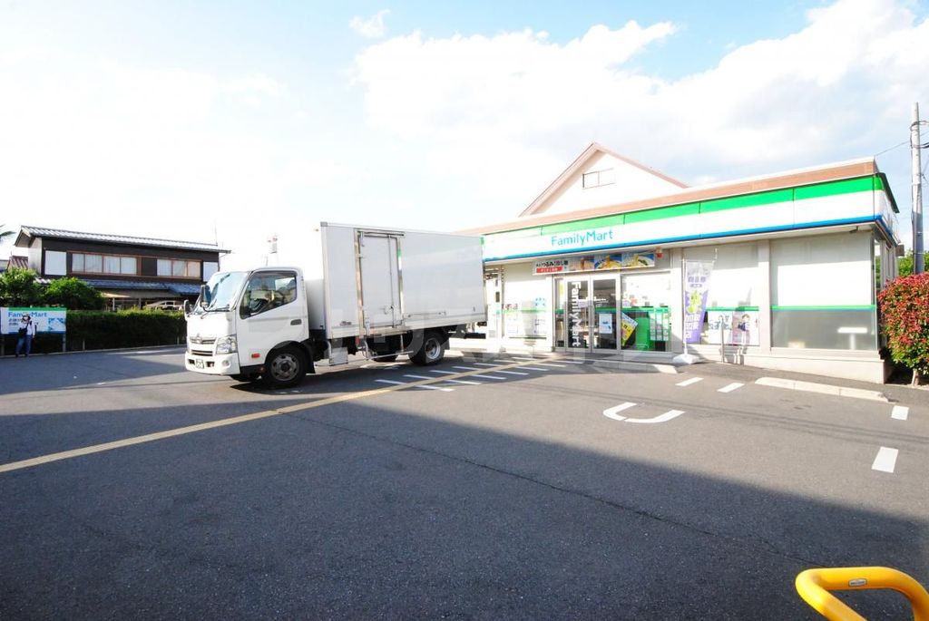 コンビニ　ファミリーマート さいたま堀の内町店（コンビニ）まで90m