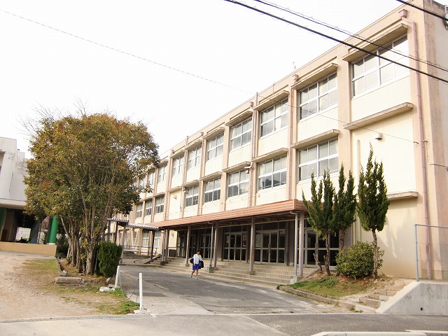 中学校　大津市立日吉中学校（中学校）まで670m