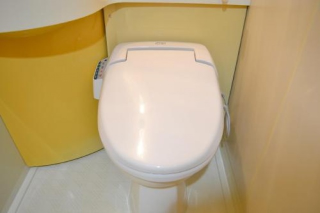 トイレ　写真は別のお部屋のものでございます。