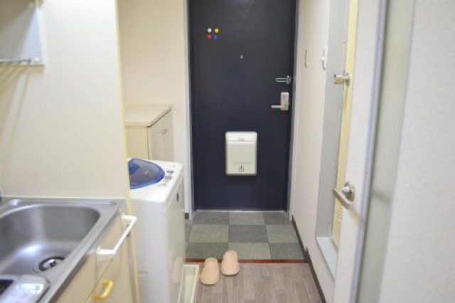 玄関　写真は別のお部屋のものでございます。