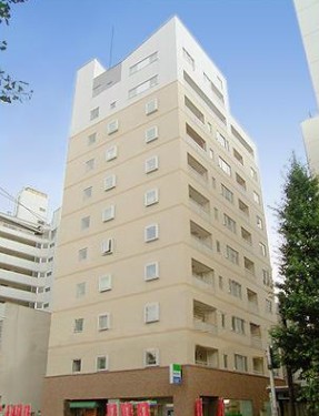 建物外観　鉄筋コンクリート造のがっちりとした建物。