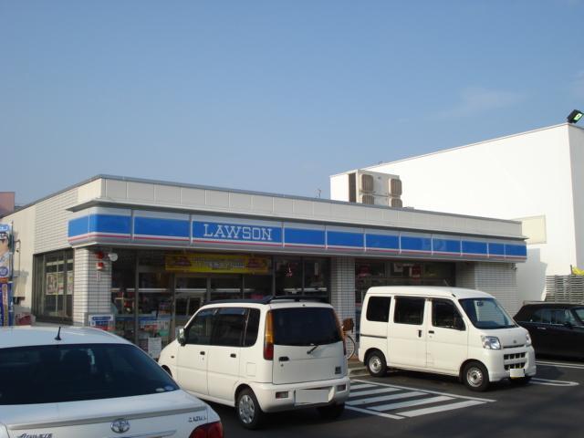 コンビニ　ファミリーマート（コンビニ）まで141m