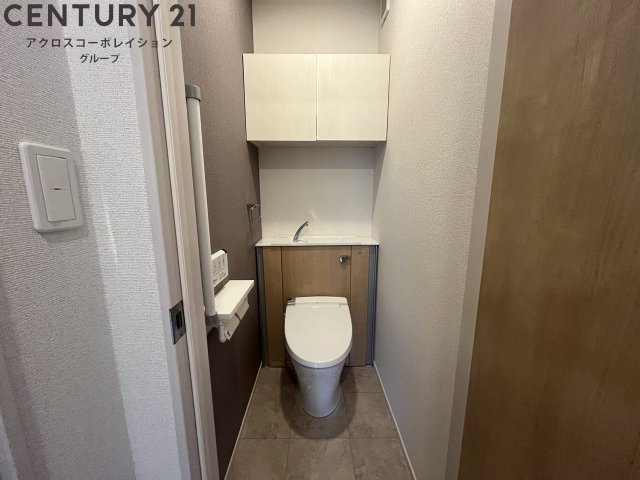 トイレ　温水洗浄便座付きのトイレです♪