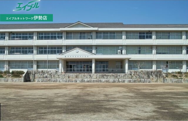 小学校　志摩市立鵜方小学校（小学校）まで1033m