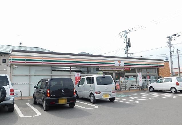 コンビニ　セブンイレブン三輪山隈店（コンビニ）まで1100m