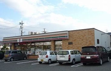 コンビニ　セブンイレブン分水学校町店（コンビニ）まで450m