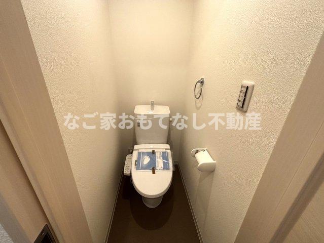 トイレ　※写真は別号室