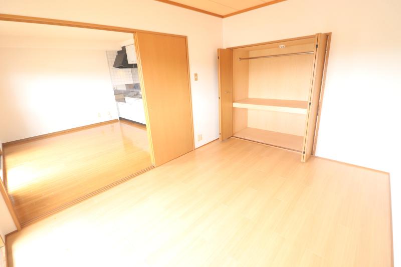 収納　6帖の洋室の収納