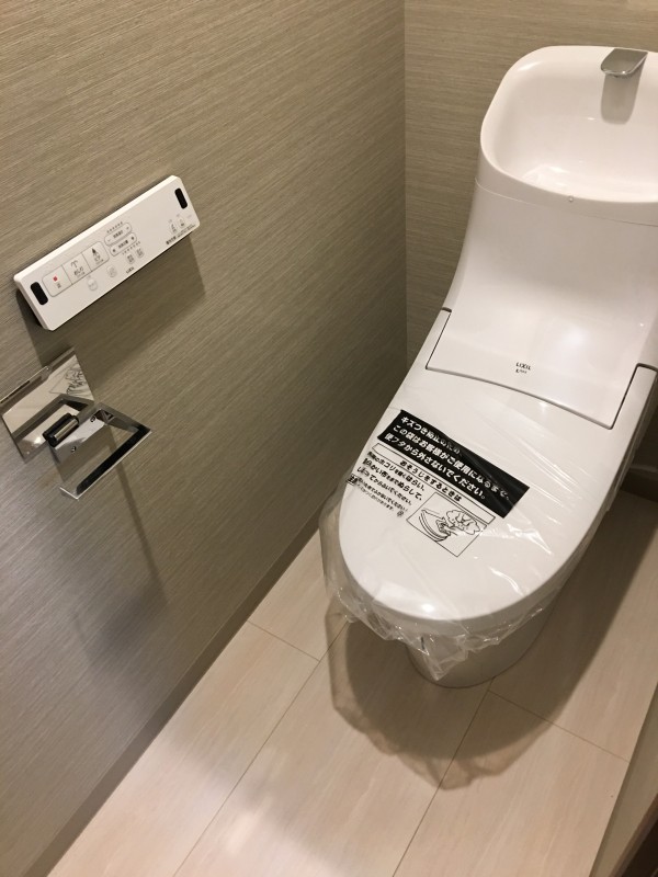 トイレ　温水洗浄便座