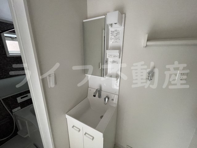 洗面設備　使いやすい独立洗面台です