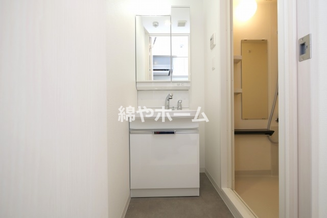 洗面設備　独立洗面台です