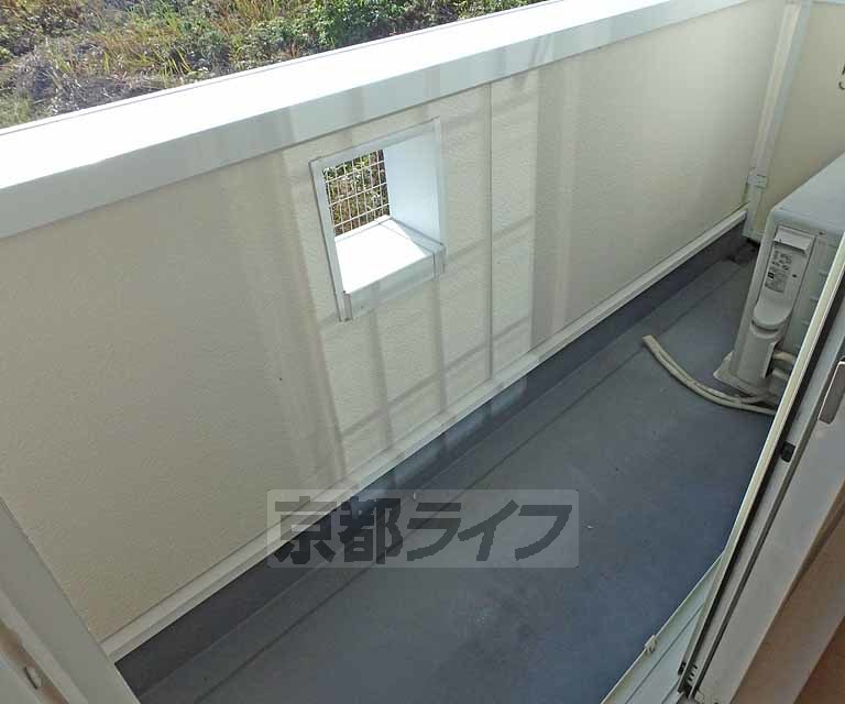 バルコニー　日当たりがよく洗濯物もすぐに乾きそうです。