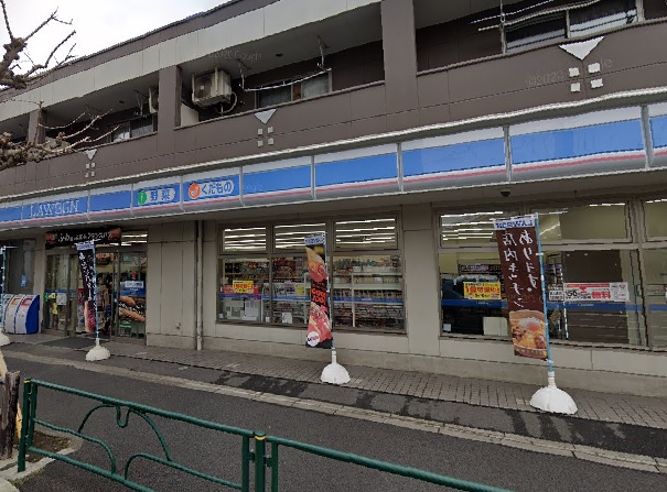 コンビニ　ローソン 西綾瀬三丁目店（コンビニ）まで44m
