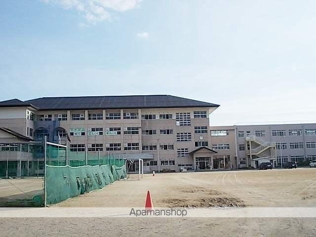 中学校　西中学校（中学校）まで1300m
