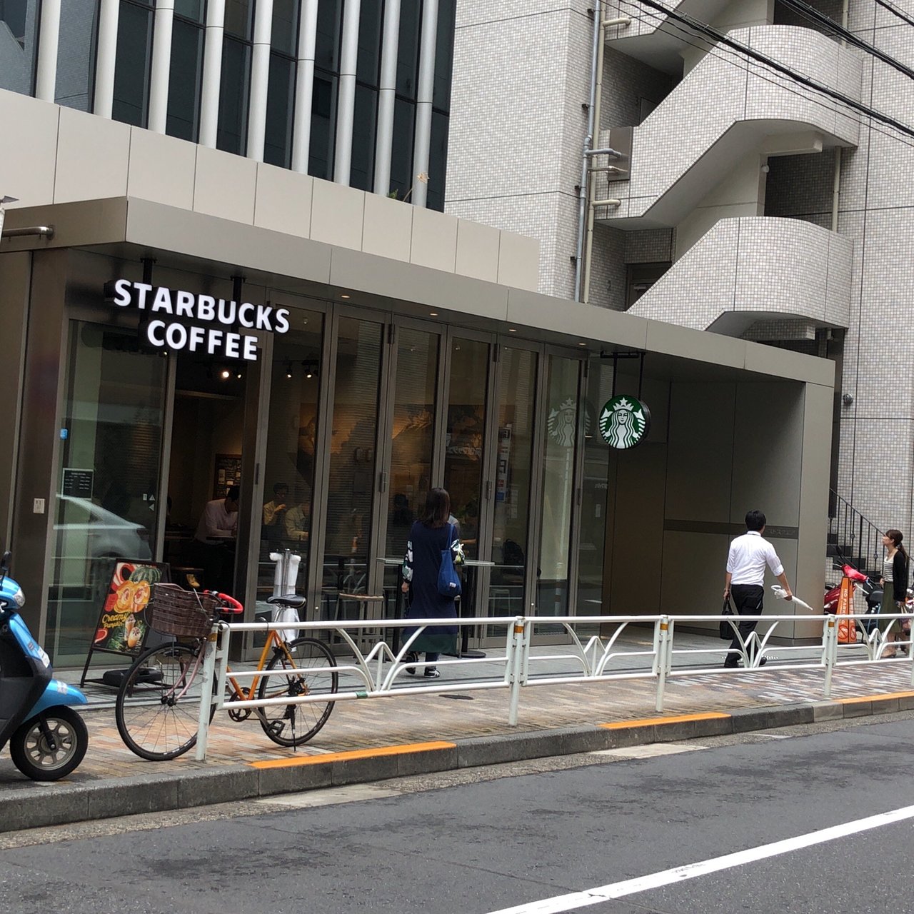 飲食店　スターバックスコーヒー恵比寿ファーストスクエア店（飲食店）まで213m
