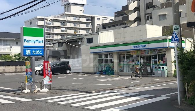 コンビニ　ファミリーマート小豆沢二丁目店（コンビニ）まで370m