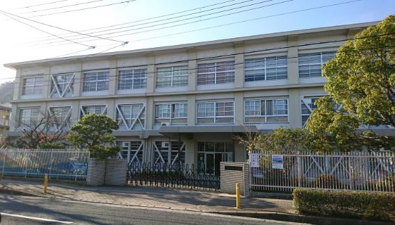 小学校　大山崎町立大山崎小学校（小学校）まで553m