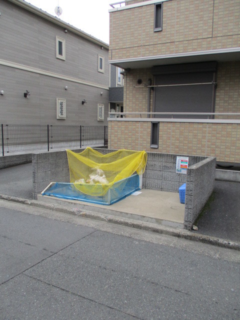 ロビー　敷地内ゴミ置き場