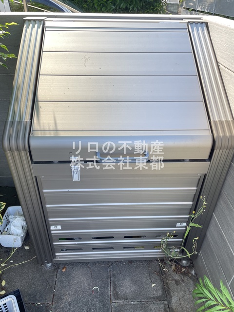 その他共有部分　蓋つきのゴミ置き場あります。衛生的ですね♪