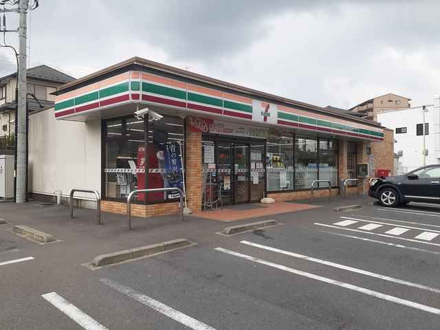 コンビニ　セブンイレブン（コンビニ）まで668m