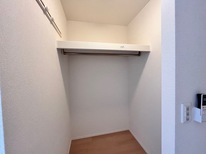 収納　ウォークインクローゼットなので収納豊富です☆
