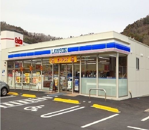 コンビニ　ローソン（コンビニ）まで750m