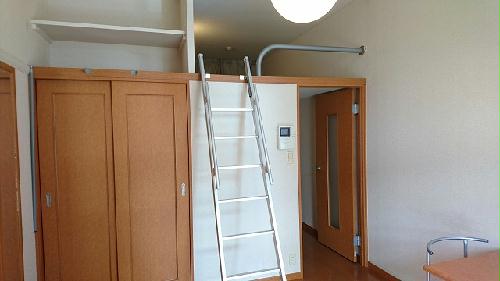 収納　床材は号室によって異なります