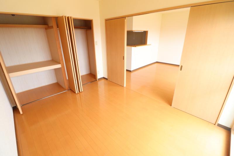 その他部屋・スペース　洋室6帖、クローゼット、収納あります。