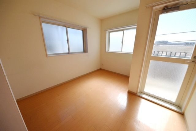居室・リビング　★６帖のお部屋で一人暮らし満喫ですね★