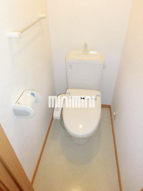 トイレ　快適な温水洗浄便座付きです。