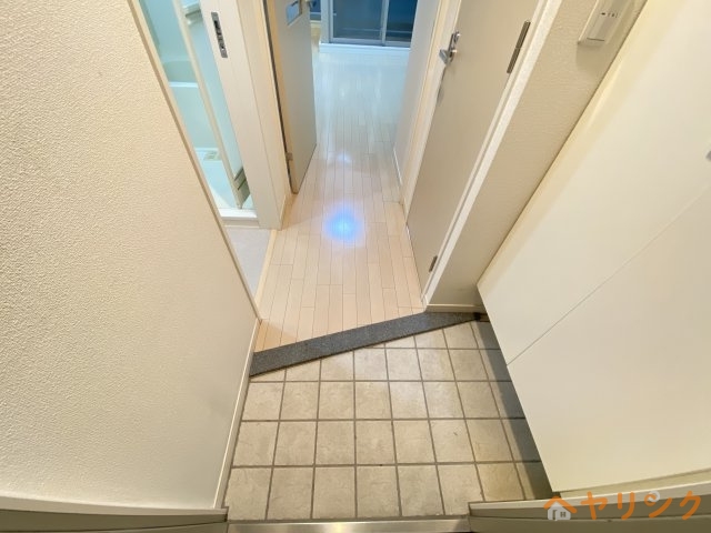 玄関　反転タイプの写真