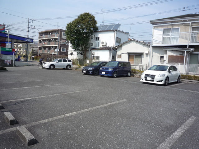 駐車場　。