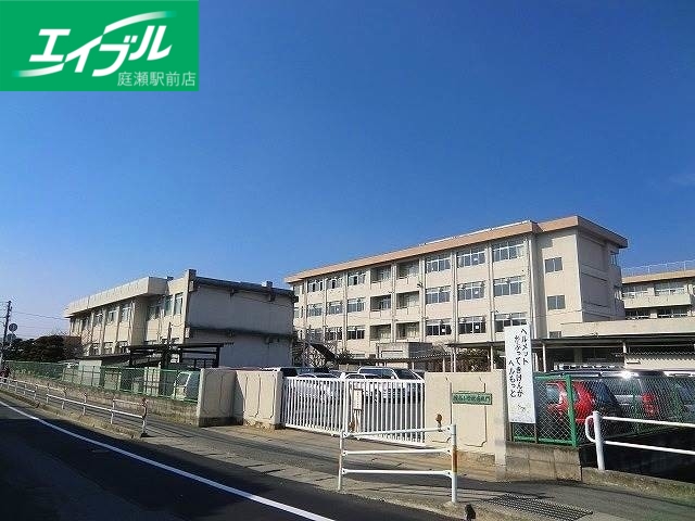 小学校　岡山市立中山小学校（小学校）まで532m
