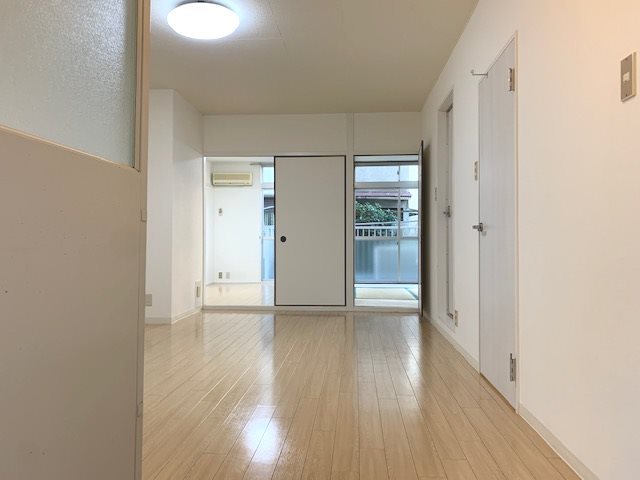 玄関　※同タイプ別号室の参考写真です