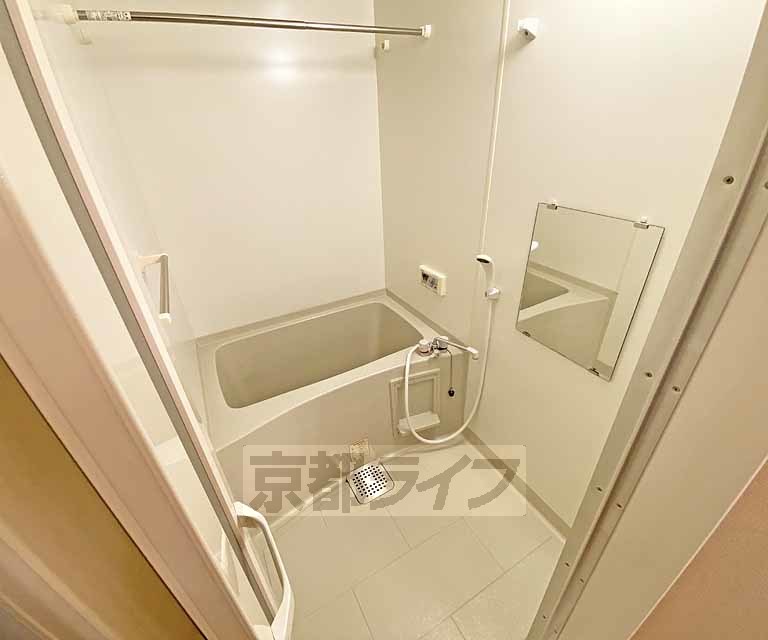 バス・シャワールーム　ゆったりと入ることができるお風呂です。
