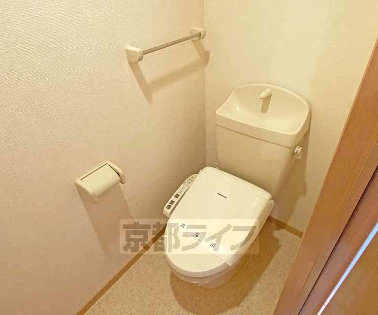 トイレ　ウォシュレット機能付きトイレです。