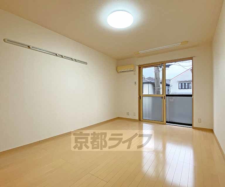 居室・リビング　綺麗なフローリングのお部屋です。