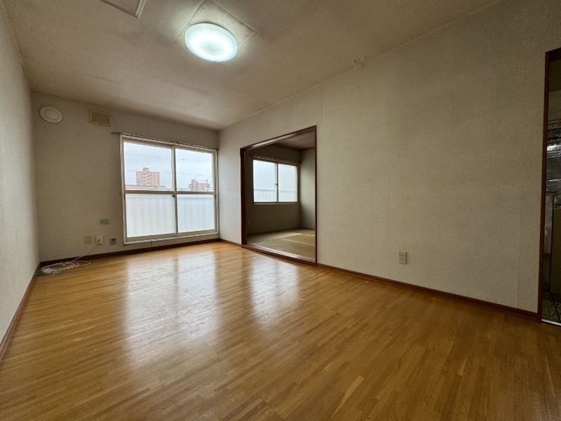 居室・リビング　広くてキレイなお部屋が広がっていて、充実した生活が送れそう。
