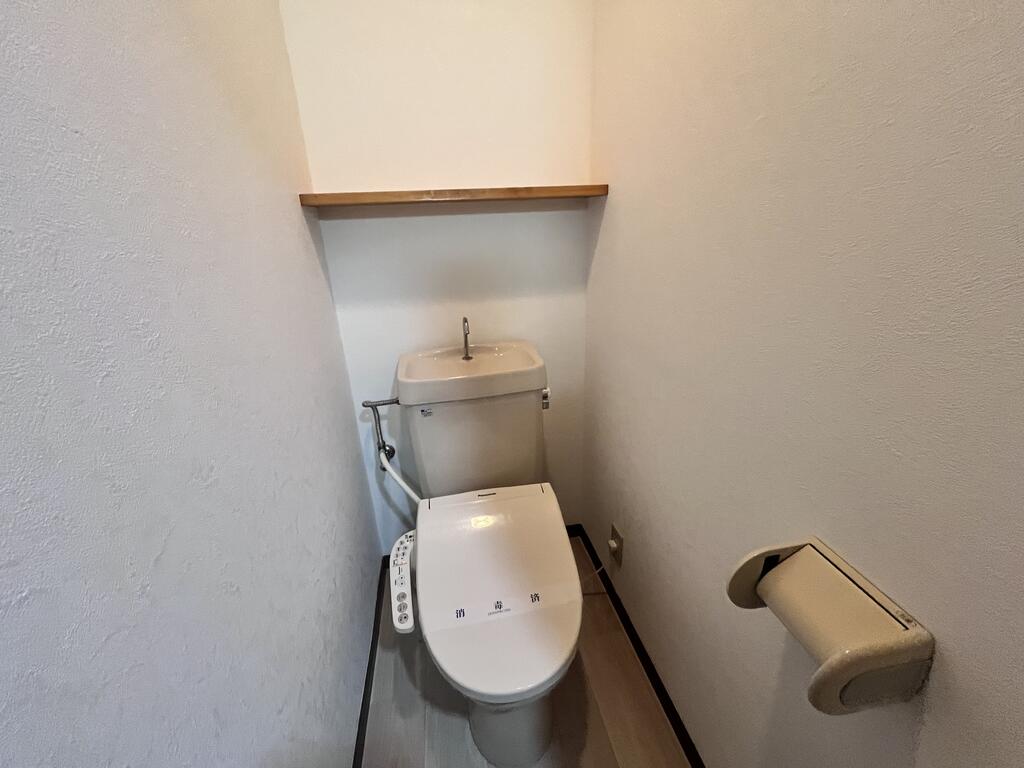 トイレ　※退去前の為別部屋の写真です