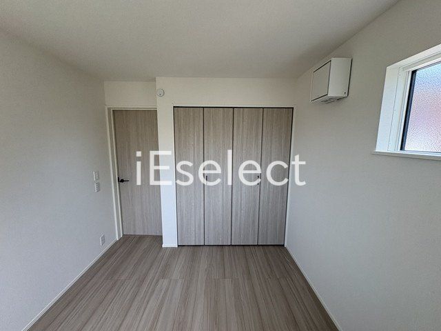 その他部屋・スペース　各洋室も収納豊富です♪