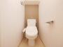 トイレ　落ち着いた色調のトイレです