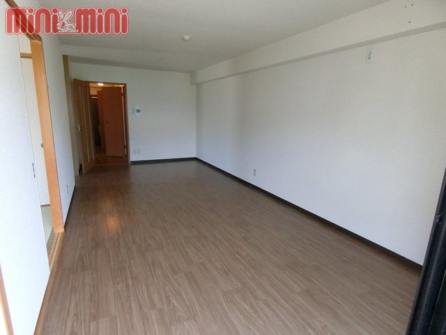 居室・リビング　明るいリビングダイニング