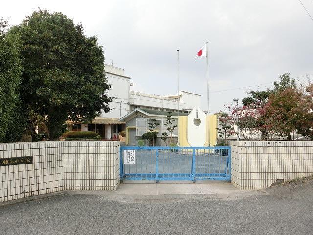 小学校　植木小学校（小学校）まで600m