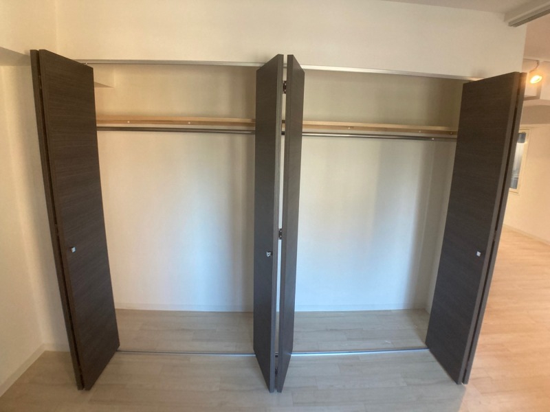 収納　寝室の収納です。部屋がすっきり片付きます。