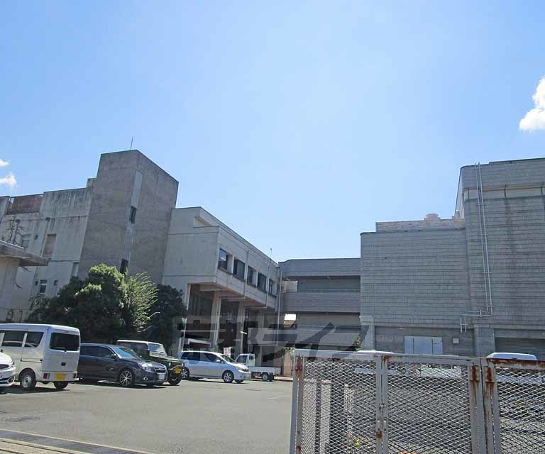 役所　南丹市　八木支所（役所）まで500m