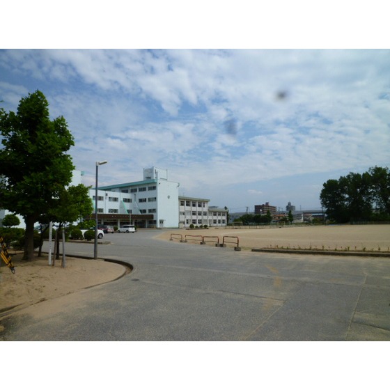 中学校　奥田中学校（中学校）まで950m