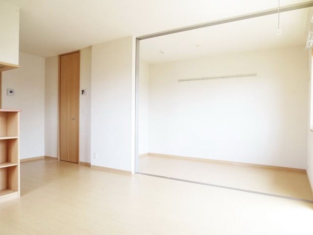 その他部屋・スペース　★リビングから洋室★