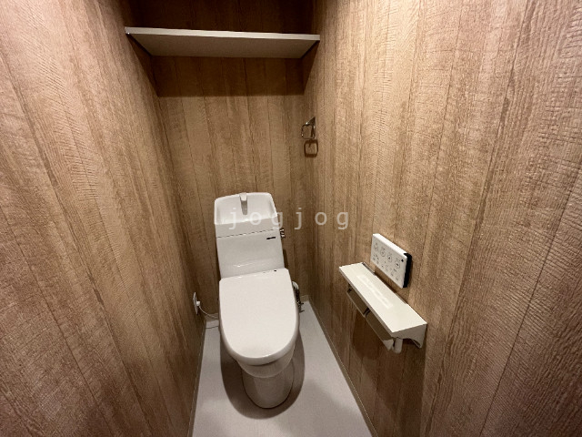 トイレ　温水洗浄便座付き